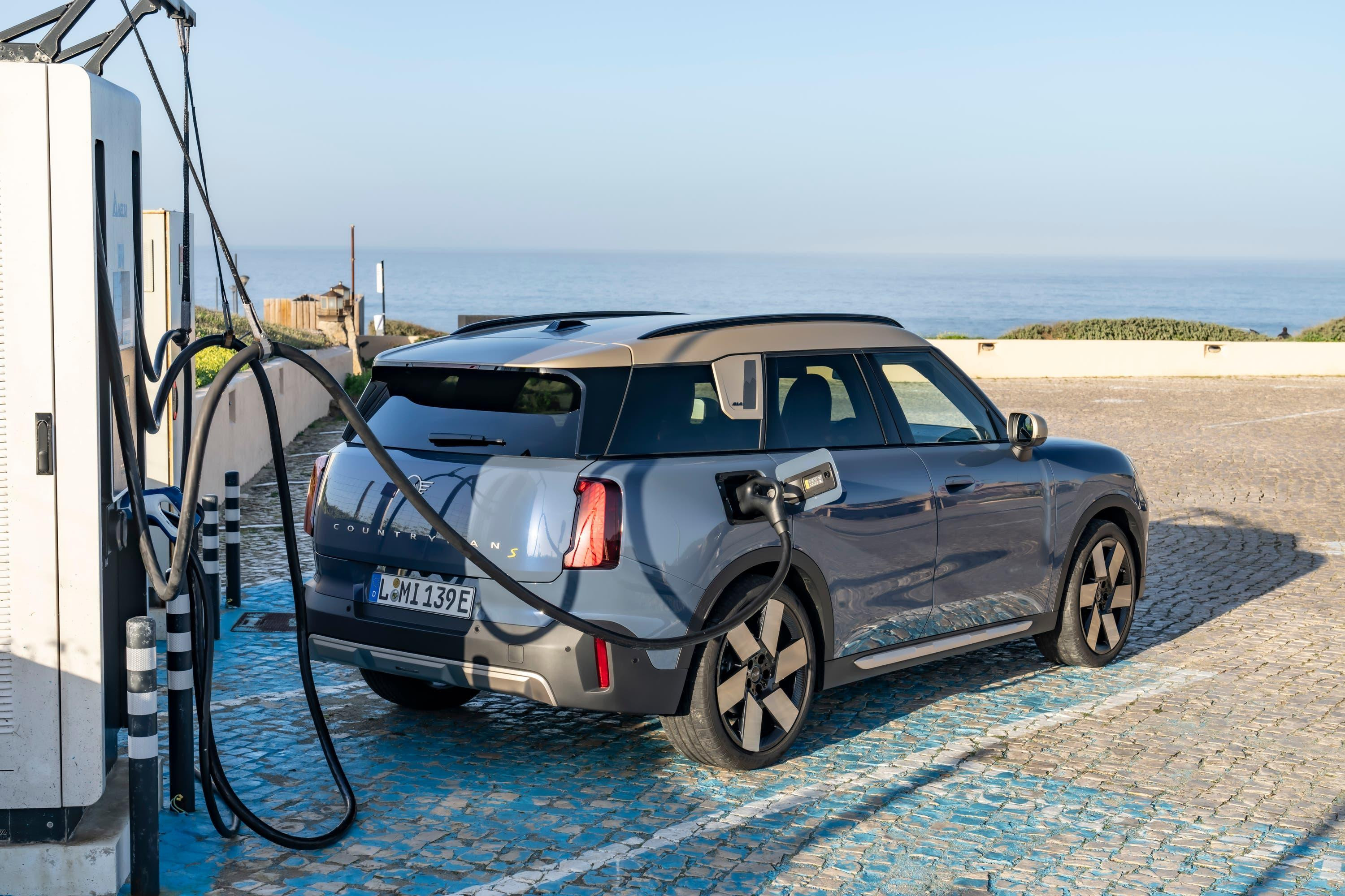 electric mini countryman charging